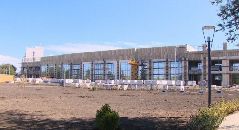 АСТРАХАНЬ. Строительство спортивного центра с катком в Астрахани завершат до конца года