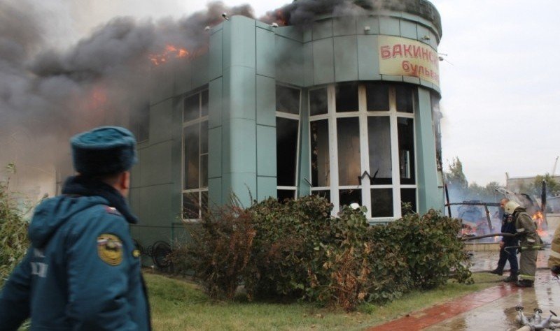 АСТРАХАНЬ. В Астрахани снесут сгоревшее кафе напротив ЗАГСа
