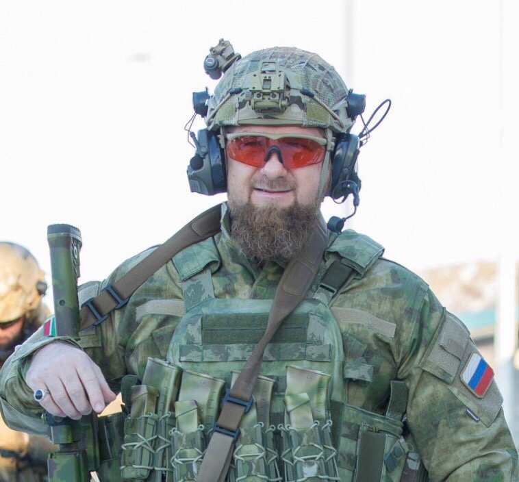 ЧЕЧНЯ. Р. Кадыров поздравил бойцов подразделений Росгвардии по ЧР ставших обладателями краповых беретов