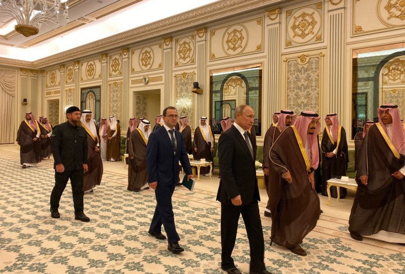 ЧЕЧНЯ. Р. Кадыров в составе российской делегации, возглавляемой В. Путиным, прибыл с государственным визитом в Саудовскую Аравию
