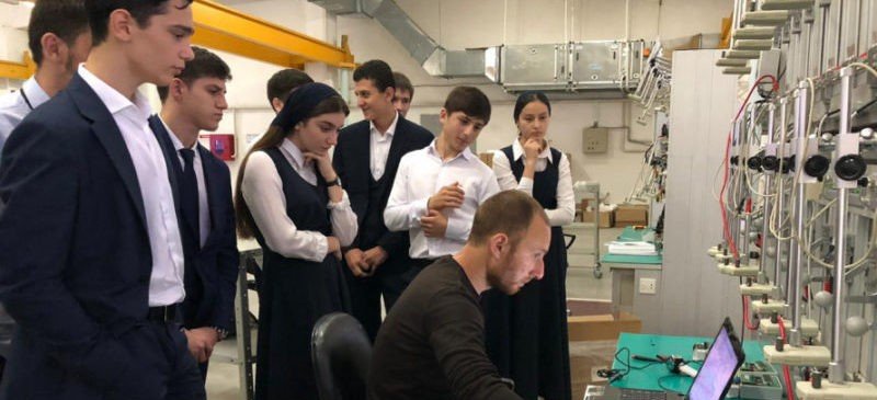 ЧЕЧНЯ. Школьникам Грозного показали процесс производства Электрических счетчиков