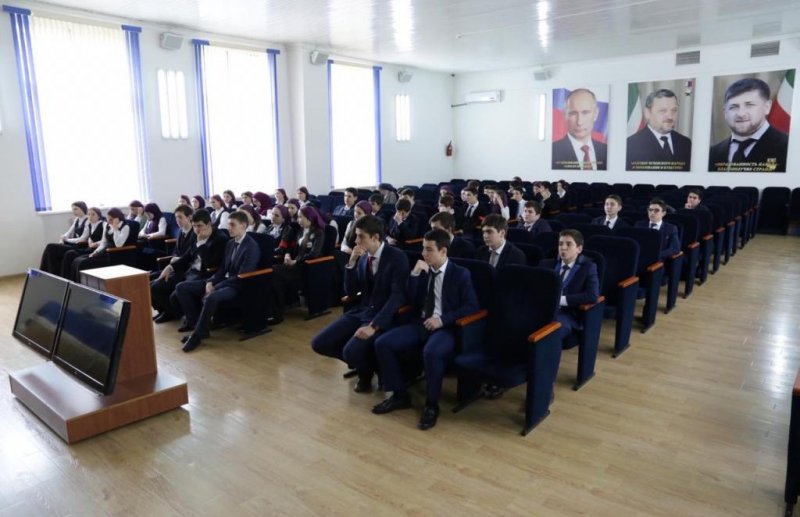 ЧЕЧНЯ. Сотрудники министерства провели семинар в гимназии №1 им. А-Х. Кадырова