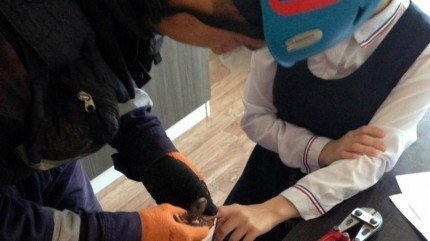 ЧЕЧНЯ. Спасатели помогли школьнице снять с пальца металлическое кольцо