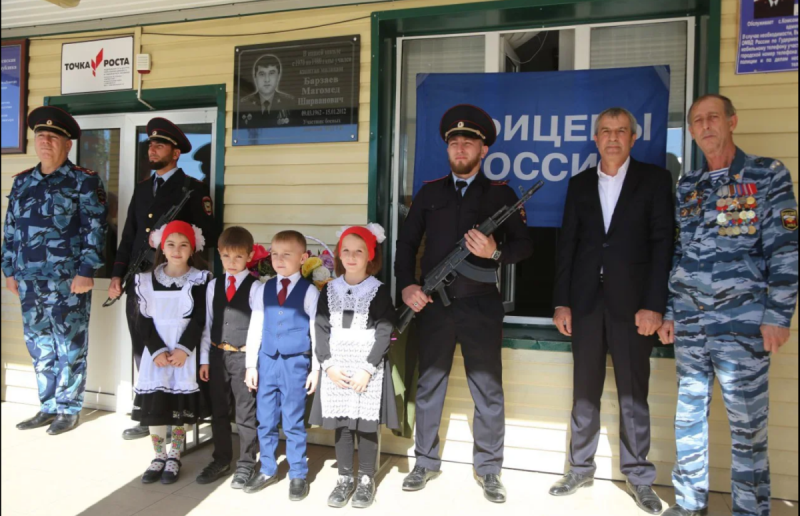 ЧЕЧНЯ. В Чечне увековечили память сотрудника правоохранительных органов, погибшего при исполнении служебного долга