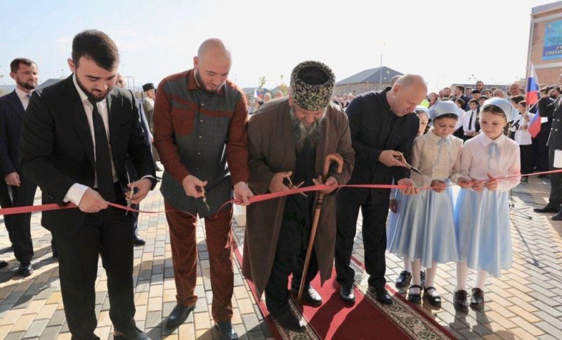 ЧЕЧНЯ. В городе Курчалой состоялось открытие школы, построенной в рамках нацпроекта