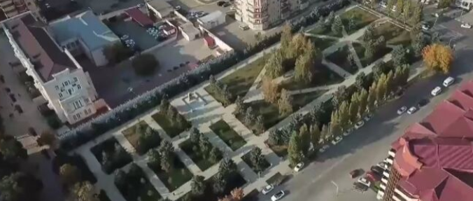 ЧЕЧНЯ. В грозненском сквере Нефтяников посажено более 160 многометровых деревьев