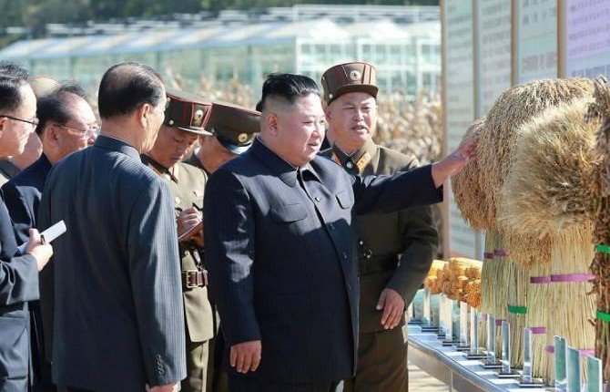 Ким Чен Ын впервые за месяц показался на публике