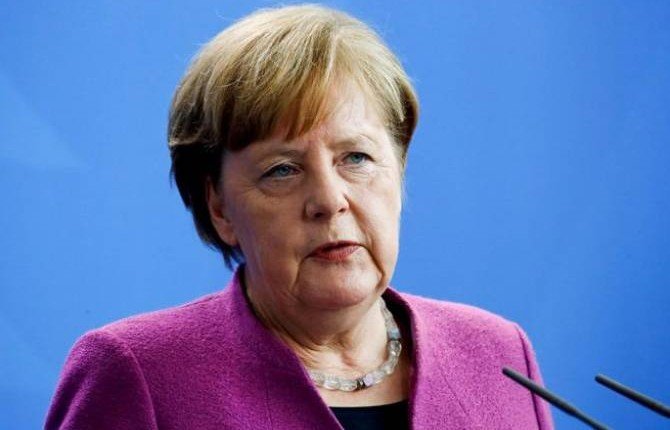 Меркель заявила о необходимости вернуться к переговорам по ситуации в Сирии