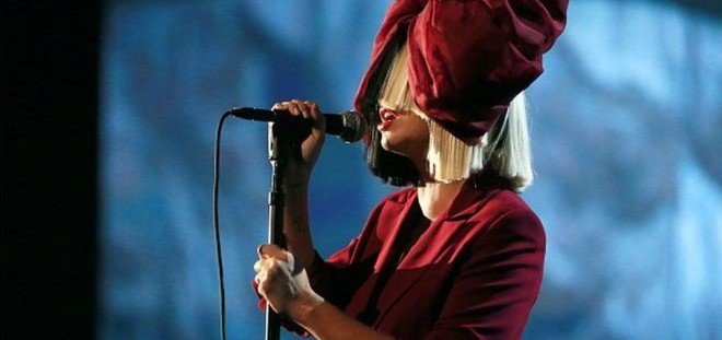 Поп-звезда Sia рассказала о хроническом заболевании