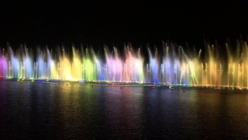 Сообщаем вам, что с 20 октября 2019 года  завершился сезон работы светомузыкального фонтана, расположенного на спортивно-туристическом комплексе «Грозненское море»
