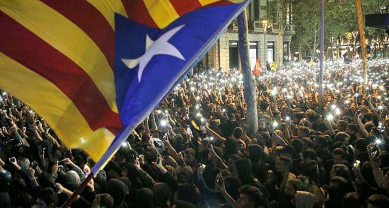 В Каталонии более 40 человек пострадали в ходе третьего дня протестов
