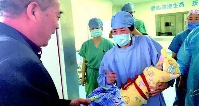 В Китае женщина родила ребенка в 67 лет