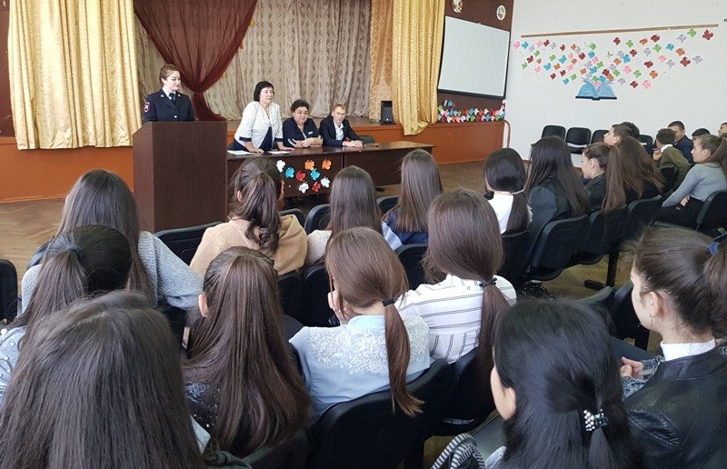 АДЫГЕЯ. В Адыгее во Всероссийский День правовой помощи проведены беседы с подростками