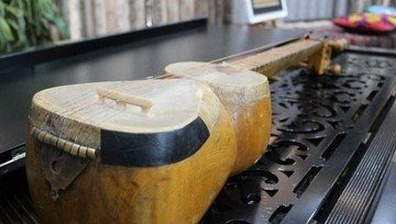 АЗЕРБАЙДЖАН. Международный Центр Мугама подарил Музею азербайджанской Культуры в Тбилиси национальный инструмент