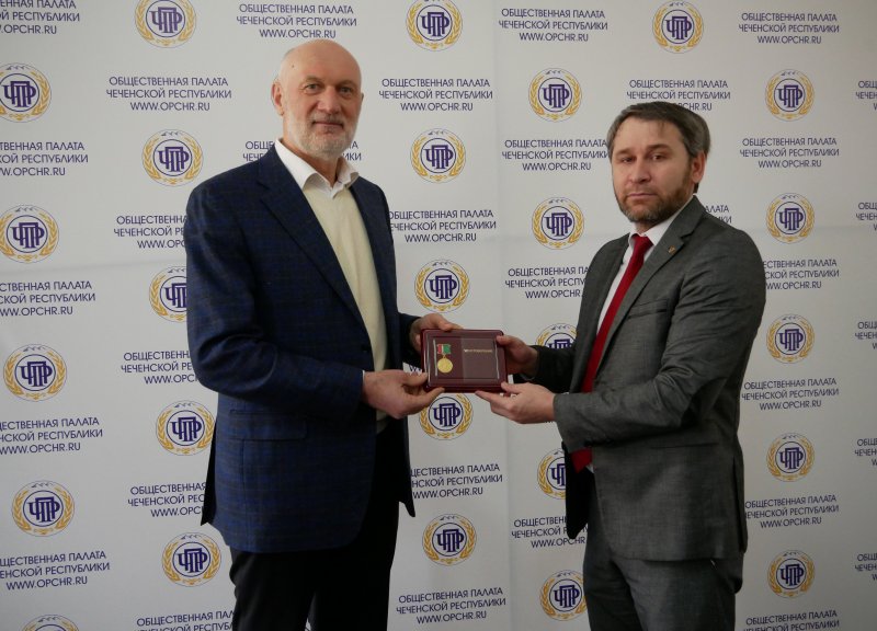 ЧЕЧНЯ. Председатель Общественной палаты Чечни награжден медалью «Академик Захаров»