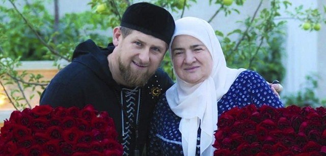 ЧЕЧНЯ. Рамзан Кадыров поздравил женщин с Днем матери