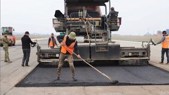 ЧЕЧНЯ. В аэропорту Грозный ведется ремонт взлетно-посадочной полосы