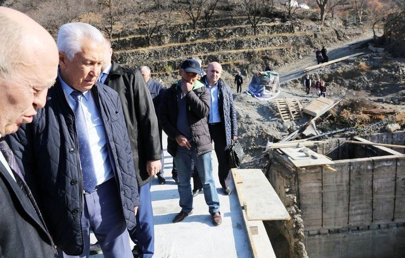 ДАГЕСТАН. Глава Дагестана посетил пострадавшее от пожара село Тисси-Ахитли