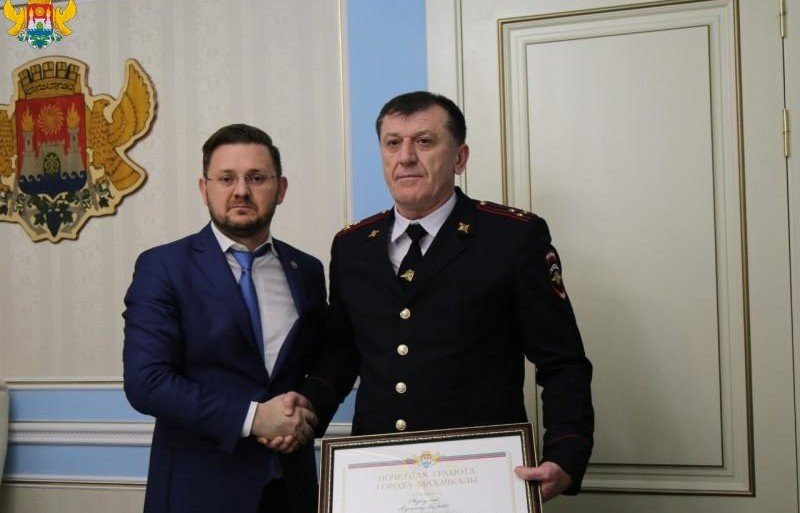 ДАГЕСТАН. Салман Дадаев поздравил полицейских города с профессиональным праздником