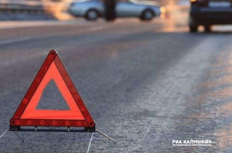 КАЛМЫКИЯ. В ДТП на федеральной трассе Калмыкии погиб 1 человек и 4 пострадали