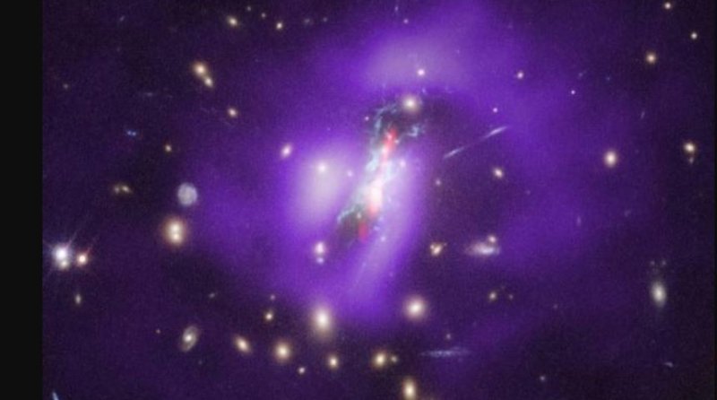 NASA опубликовало снимок необычной звездной колыбели