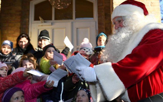 Санта-Клаус открыл почтовое отделение в Германии (Видео)