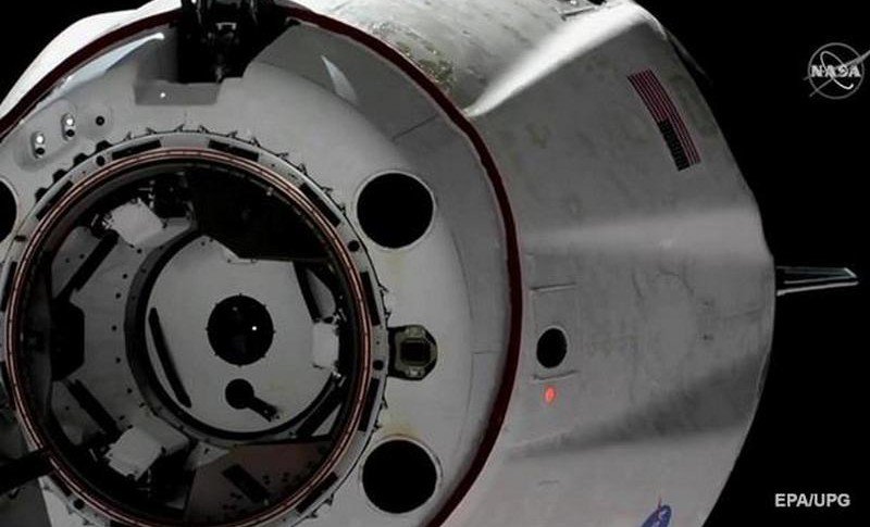 SpaceX успешно испытала пассажирский космический корабль Crew Dragon