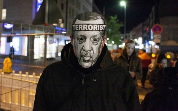 ''Террорист Эрдоган'': как отпраздновали Хеллоуин в Германии
