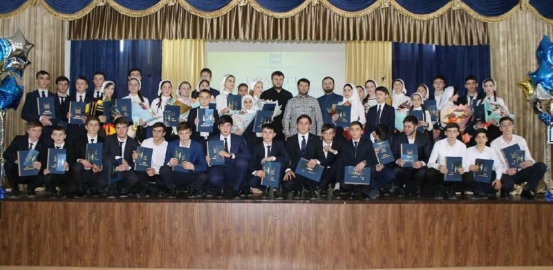 ЧЕЧНЯ. 50 лучших школьников получили Гранты мэра города Грозного