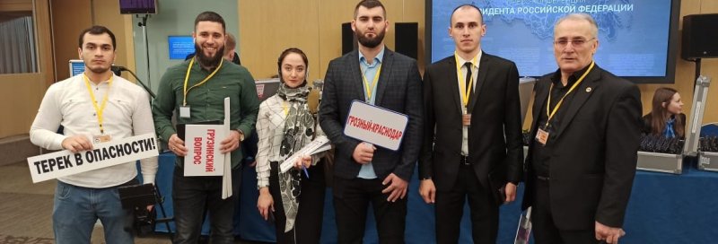 ЧЕЧНЯ. Чеченские журналисты прибыли на пресс-конференцию Путина