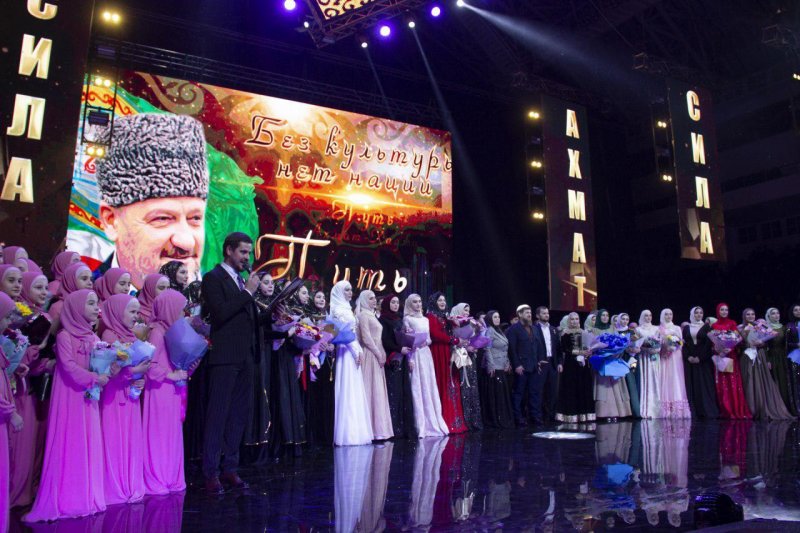 ЧЕЧНЯ. Р. Кадыров посетил юбилейный концерт Чеченской государственной филармонии имени Аднана Шахбулатова