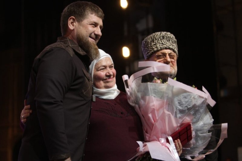 ЧЕЧНЯ. Р. Кадыров посетил юбилейный творческий вечер Джамбулата Умарова