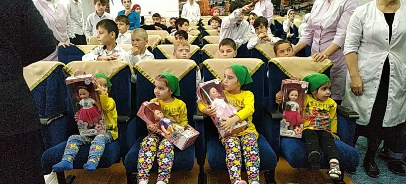 ЧЕЧНЯ. Работники прокуратуры вручили грозненским детям подарки