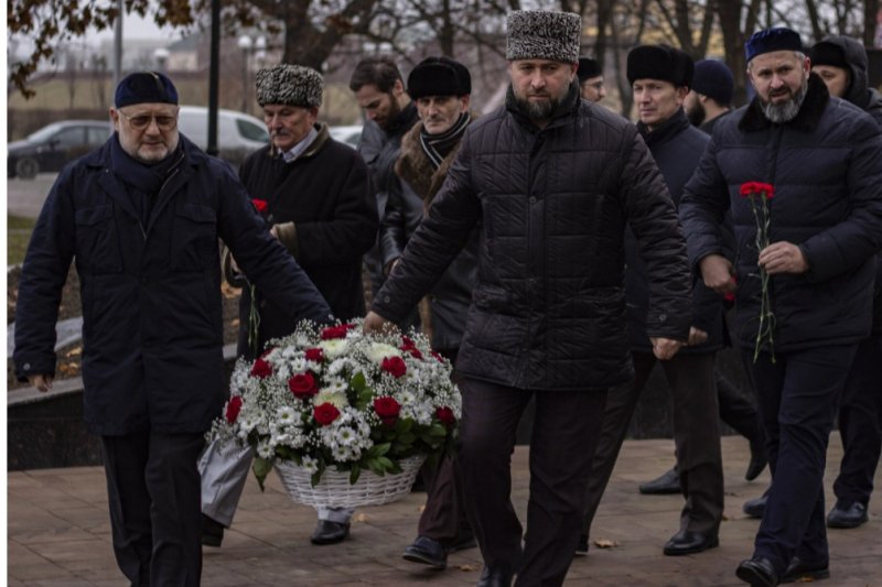 ЧЕЧНЯ. В Чеченской Республике возложили цветы к обелиску погибшим журналистам