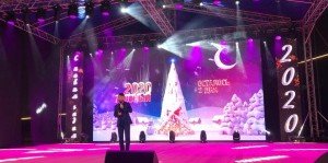 ЧЕЧНЯ. В преддверии Нового года артисты ансамбля «Нохчо» выступают на центральной площади Грозного