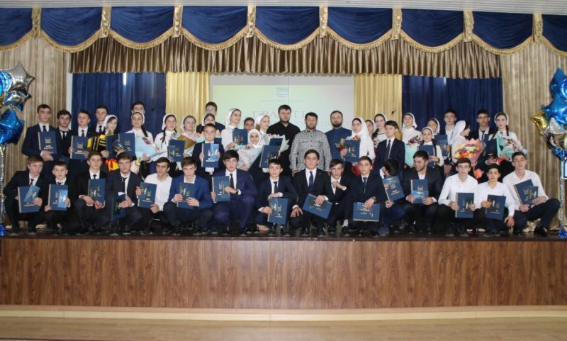 ЧЕЧНЯ. В столичной Гимназии №1 им. А.А. Кадырова состоялось торжественное вручение грантов Мэра города Грозного