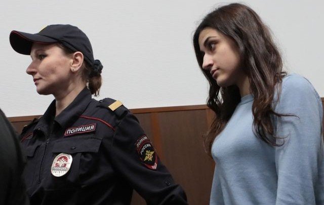 ФСИН сняла электронный браслет у младшей из сестер Хачатурян