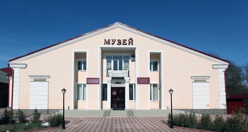 ИНГУШЕТИЯ. В ингушском музее изобразительных искусств в День Конституции России проходит день открытых дверей