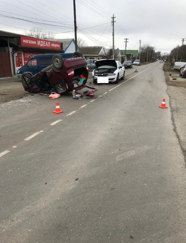 СТАВРОПОЛЬЕ. На Ставрополье два пенсионера пострадали в опрокинутой машине