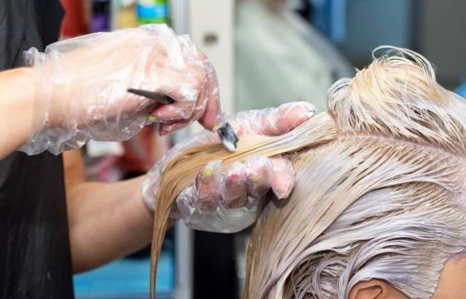 Ученые: краски для волос увеличивают риск рака молочной железы