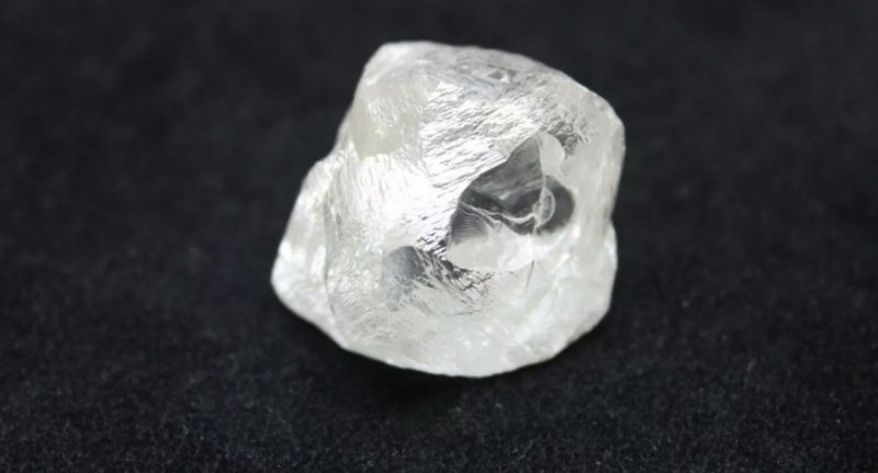В Якутии нашли гигантский алмаз возрастом около двух миллиардов лет