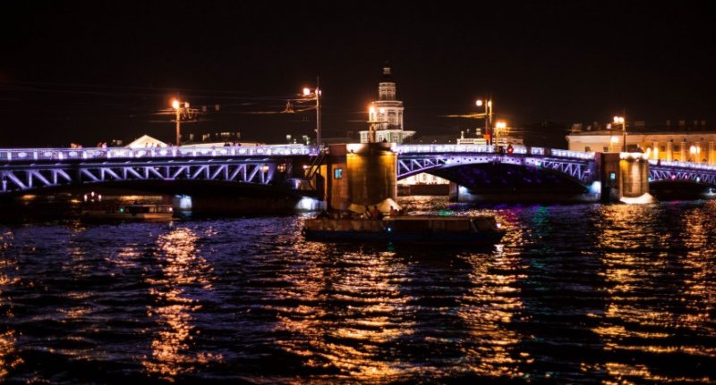 В Петербурге завершился сезон разводки мостов