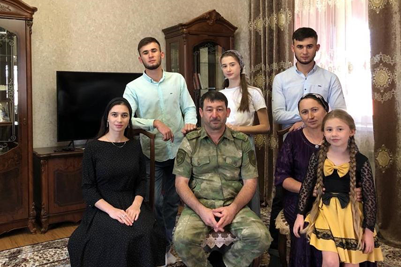 ЧЕЧНЯ.  Образцовая семья по-чеченски