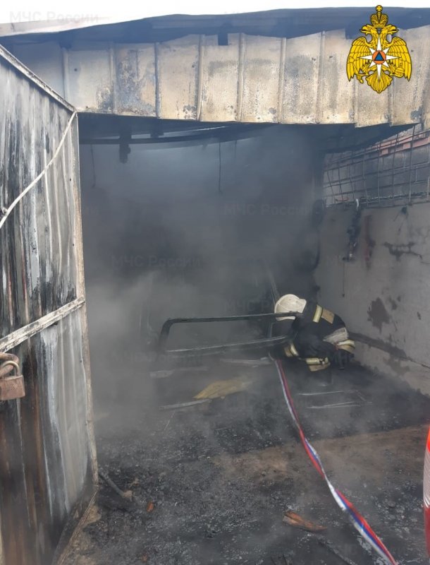 АДЫГЕЯ. Огнеборцы Адыгеи ликвидировали возгорание гаража