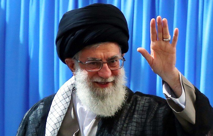 Духовный лидер Ирана осудил удары США по объектам шиитской группировки