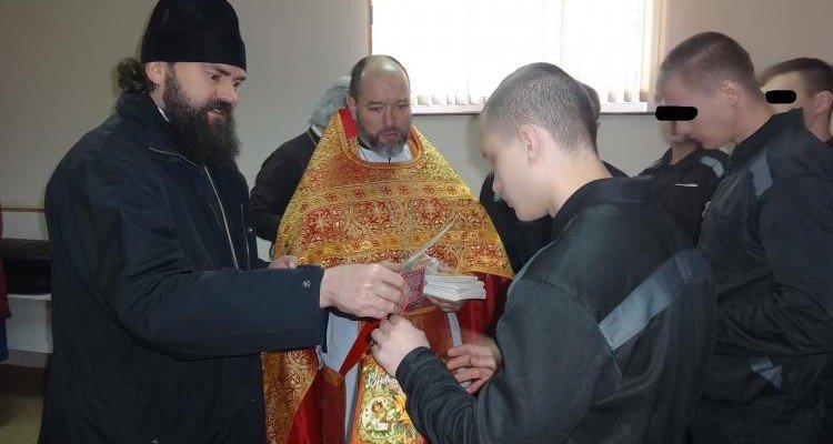КЧР. Архиепископ Феофилакт совершил литургию в тюремном храме