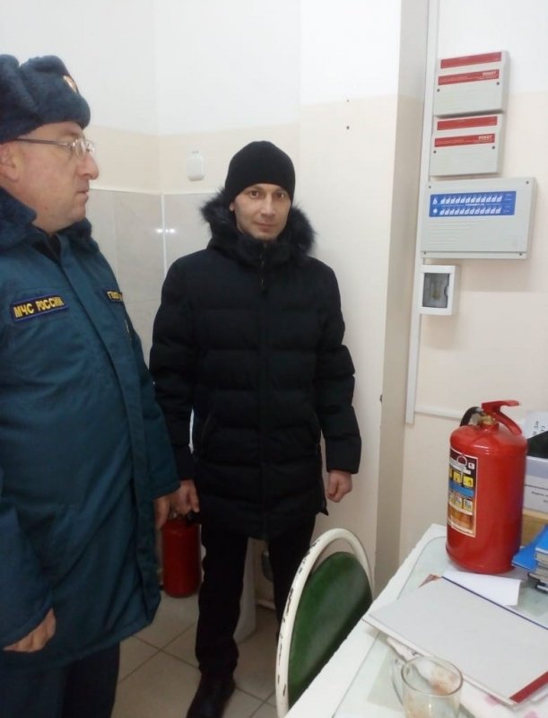 КЧР. Сотрудники МЧС проводят надзорно-профилактические мероприятия в медицинских учреждениях города Карачаевска