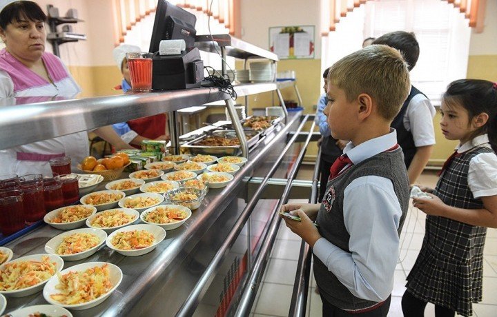 КЧР. В Карачаево-Черкесии учеников начальных классов с нового учебного года обеспечат бесплатным горячим питанием