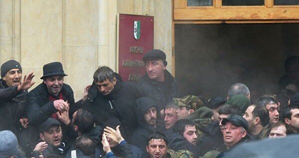 Президент Абхазии не намерен уходить в отставку