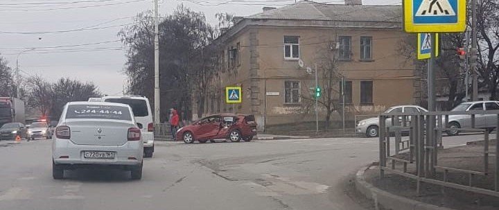 РОСТОВ. Из-за отключения света в Шахтах произошло ДТП легковушки с мусоровозом